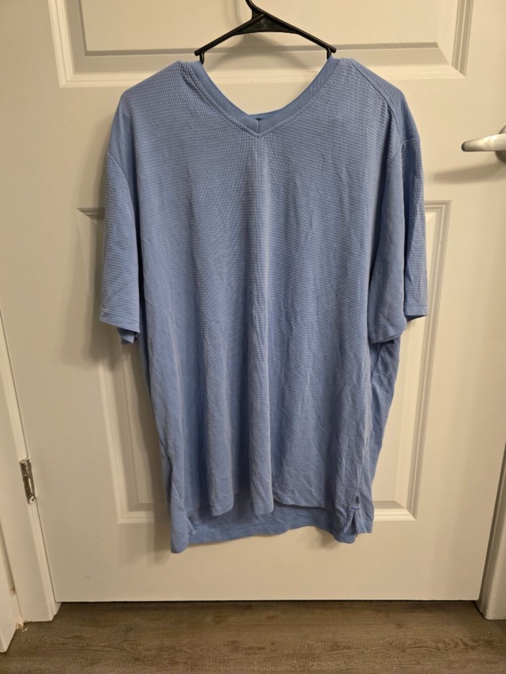 Tommy Bahama Coastal Crest IslandZone V-Neck T-Shirt Light Blue Men's XXL / 2XL